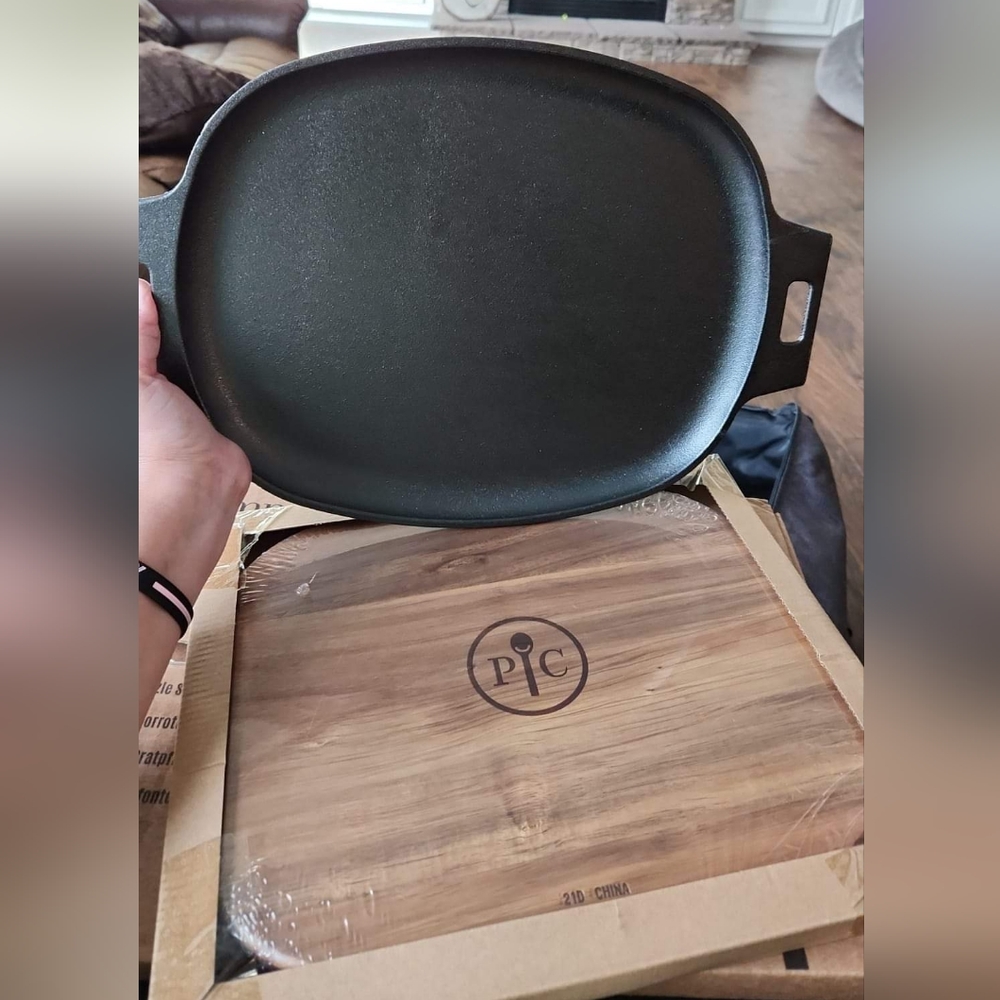Pampered Chef Cast Iron Skillet and Wood Trivet